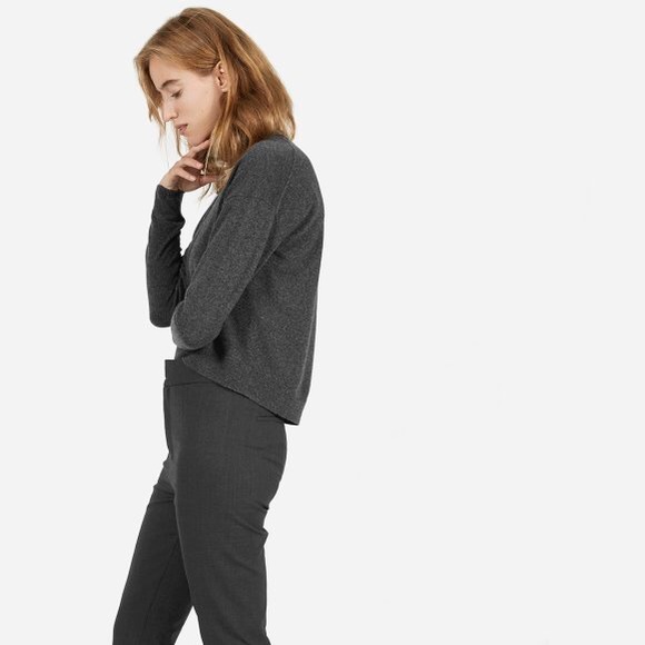Everlane Sweaters - Everlane cropped cashmere sweater in charcoal